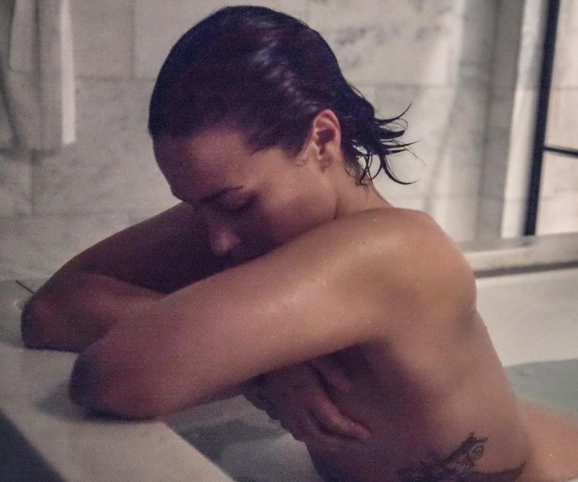 25P Demi Lovato nude