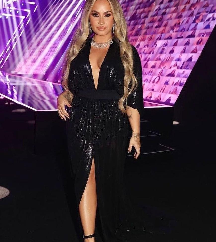 25P Demi Lovato nude