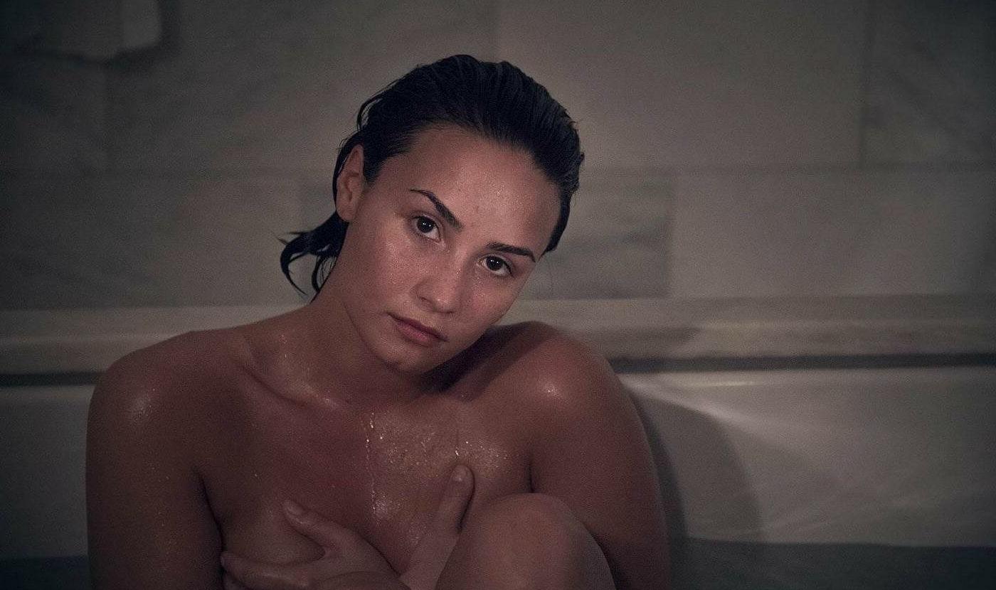 25P Demi Lovato nude