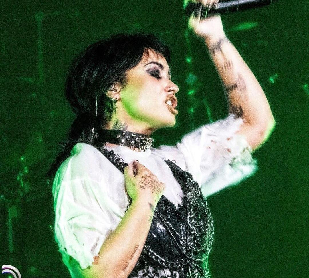 25P Demi Lovato nude