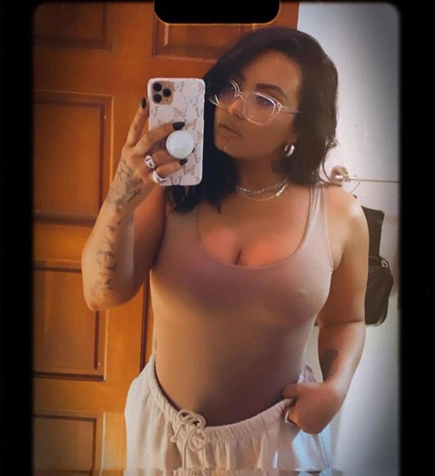 25P Demi Lovato nude