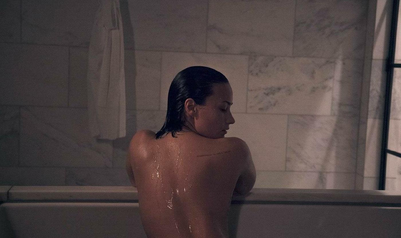 25P Demi Lovato nude