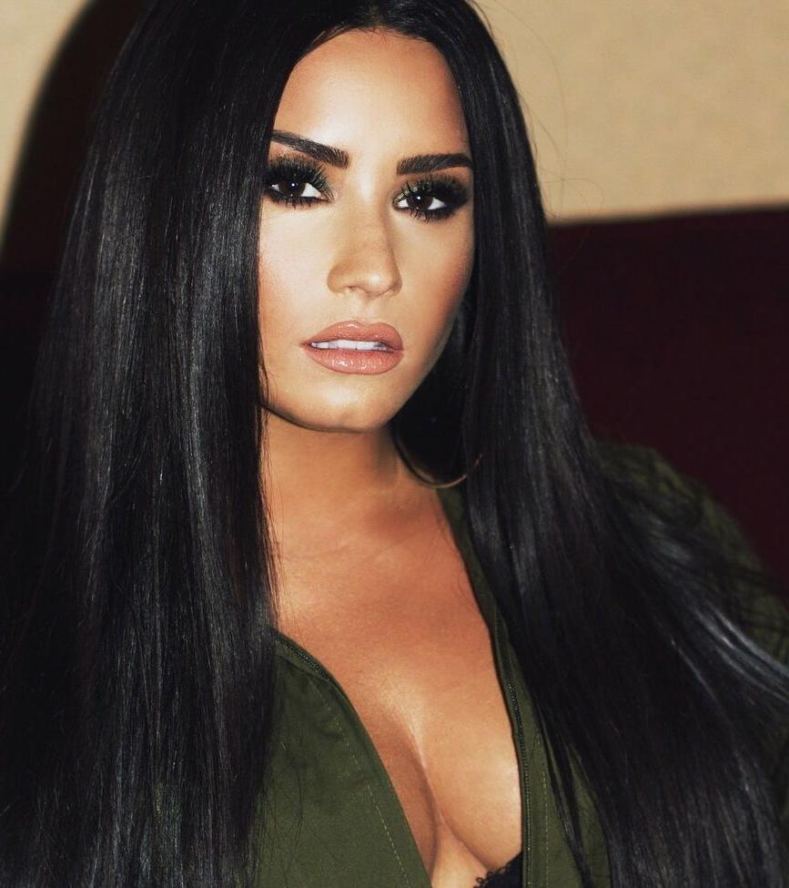 25P Demi Lovato nude