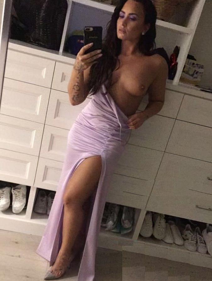 25P Demi Lovato nude