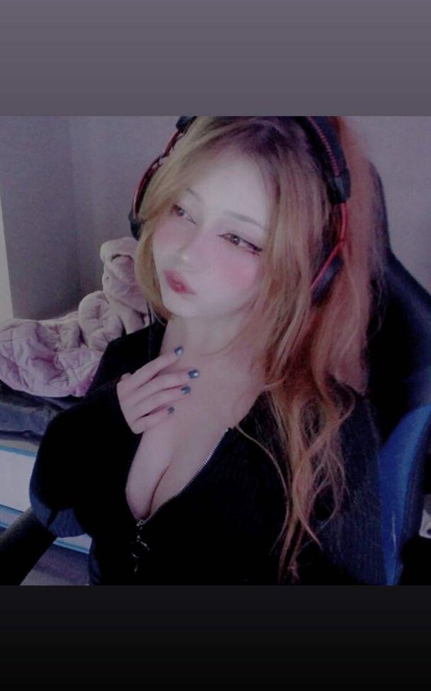 25P Diovana Konigsreuter nude