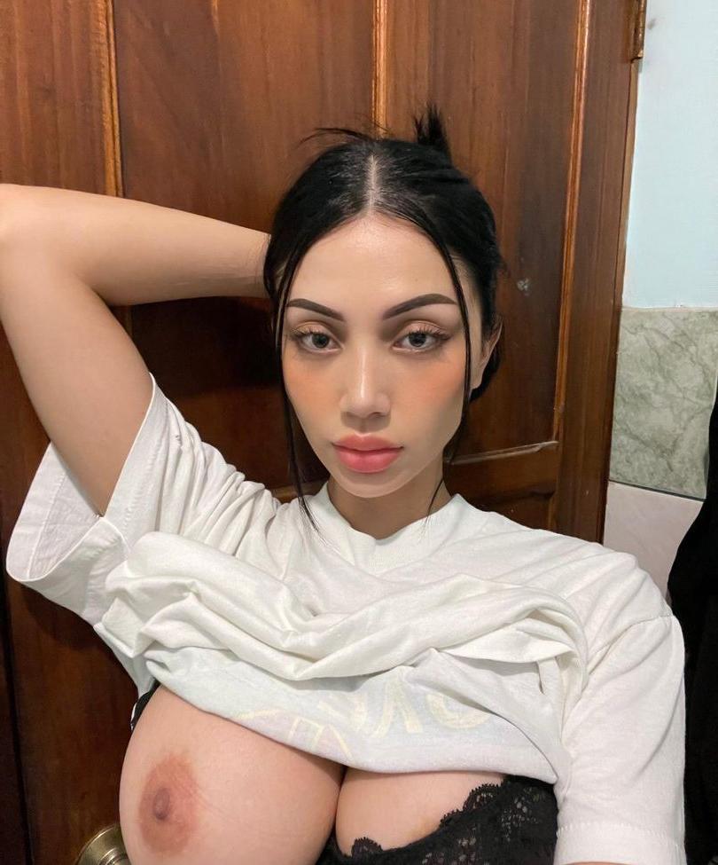 25P Valentina Olivas nude