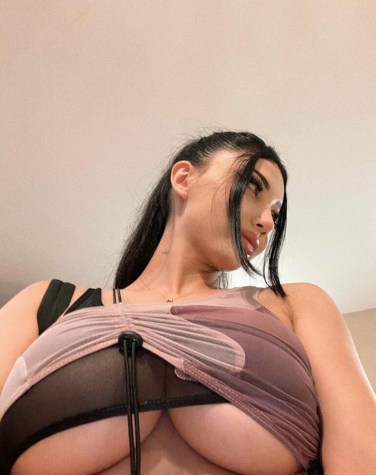 25P Valentina Olivas nude