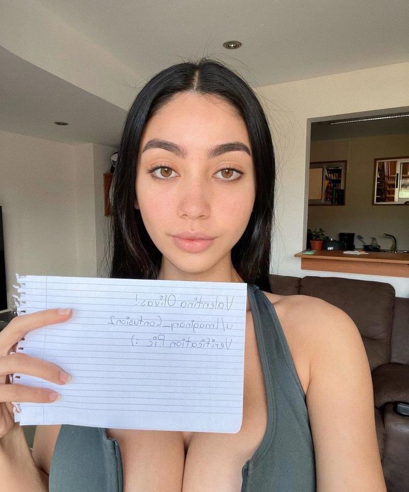 25P Valentina Olivas nude