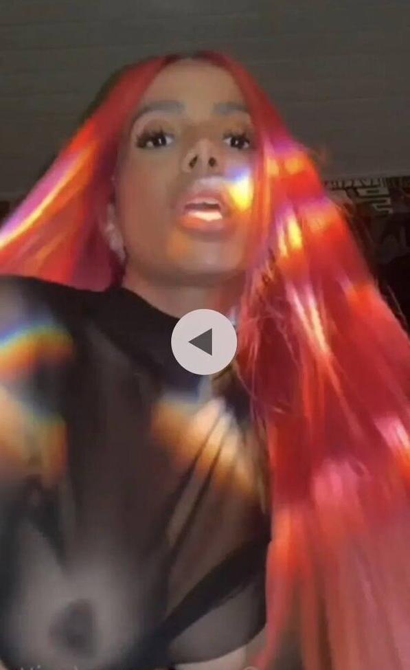 25P Anitta nude
