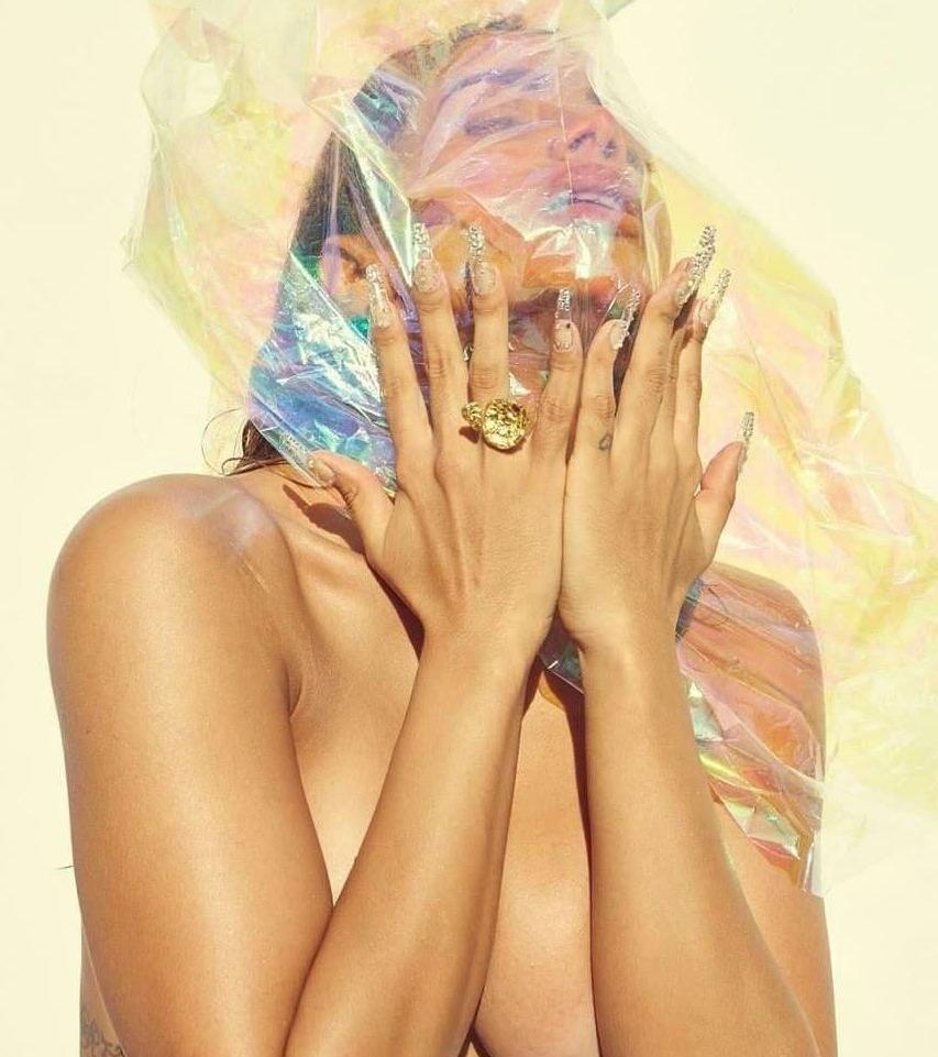 25P Anitta nude