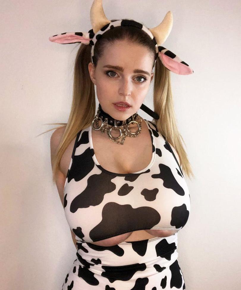 25P Codi Vore nude