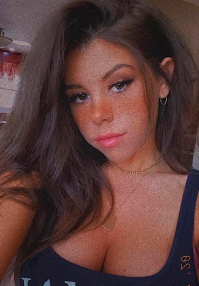 25P Bethanylouwhoo nude
