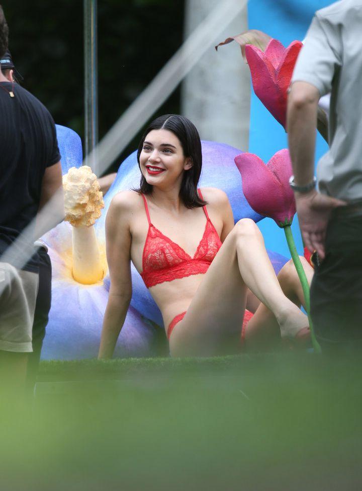 25P Kendall Jenner nude