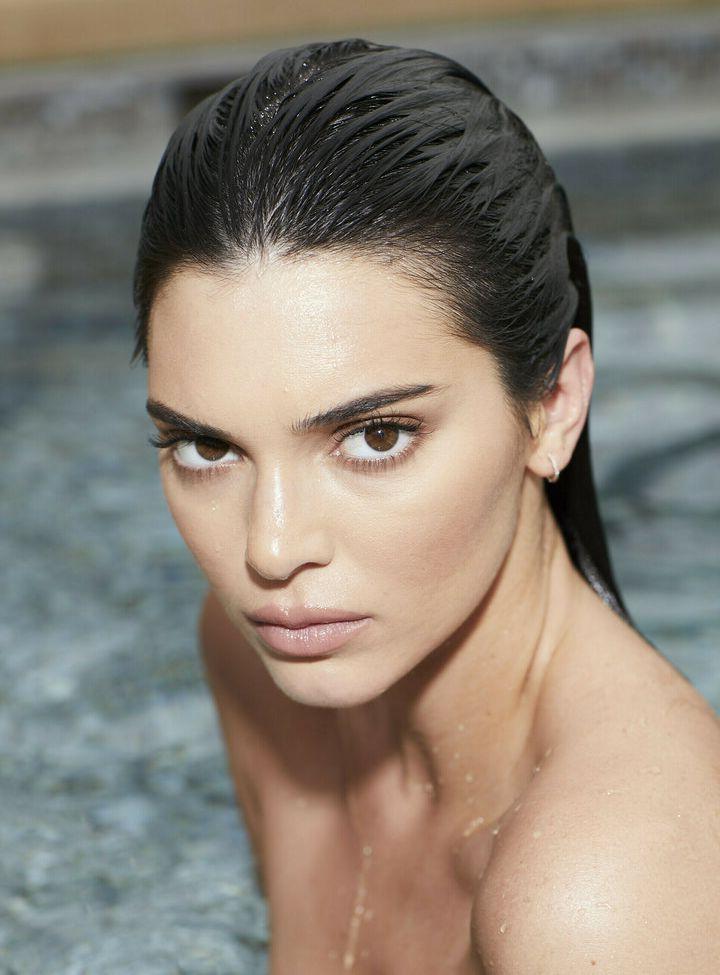 25P Kendall Jenner nude