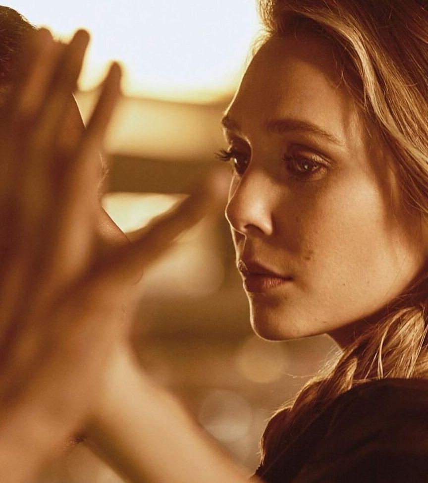 25P Elizabeth Olsen nude