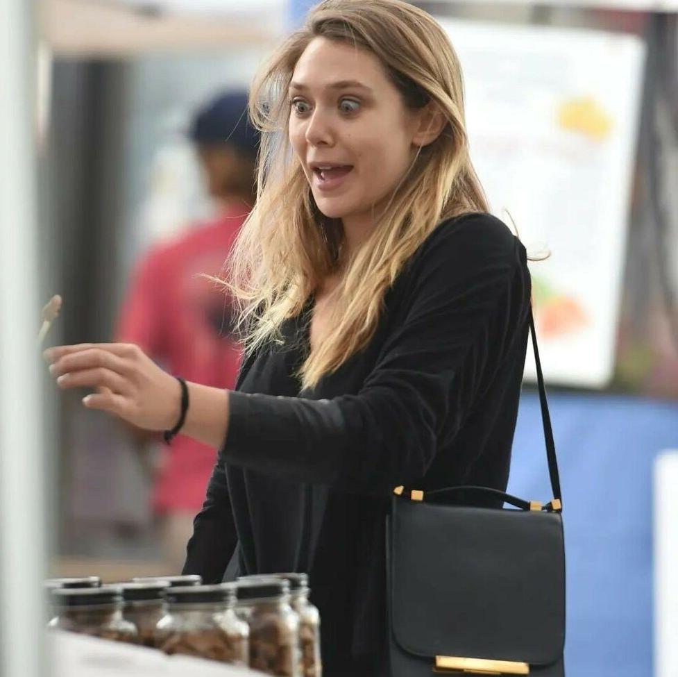 25P Elizabeth Olsen nude