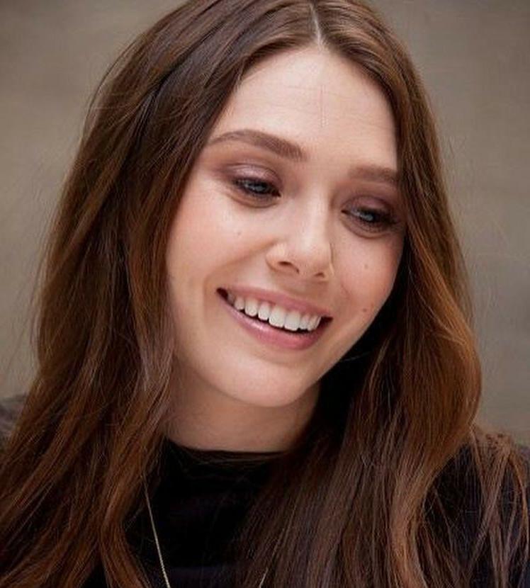 25P Elizabeth Olsen nude
