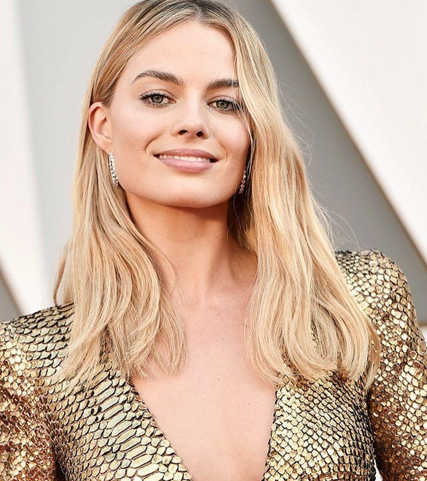 25P Margot Robbie nude