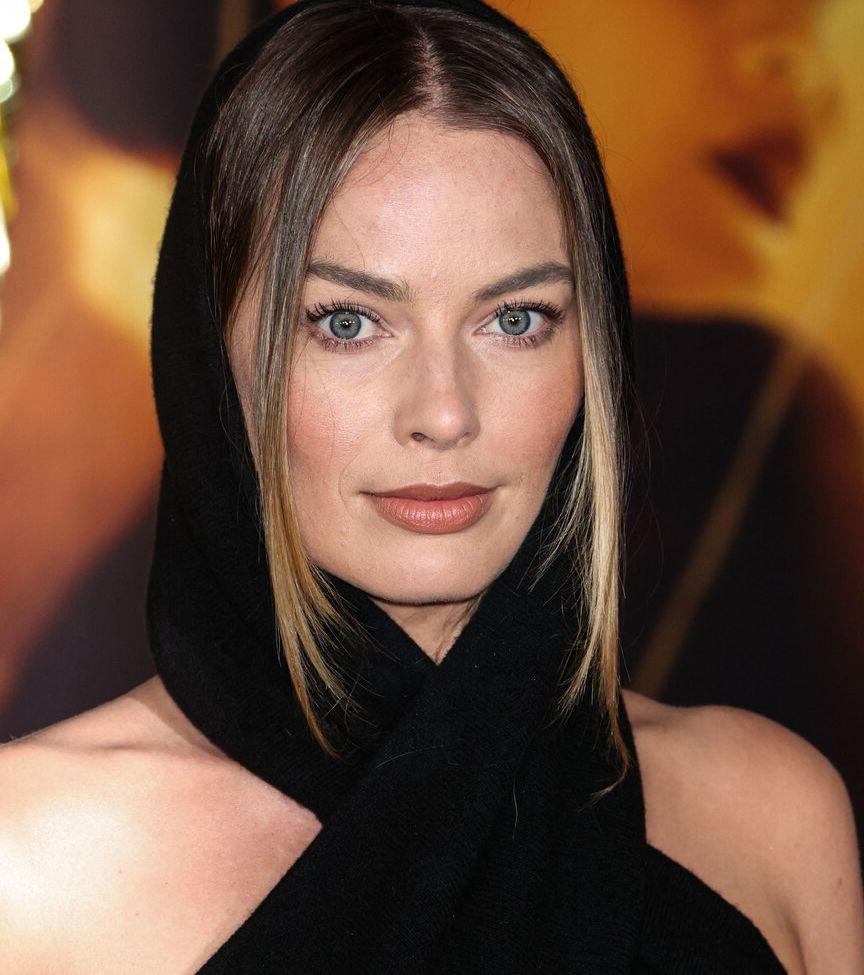 25P Margot Robbie nude