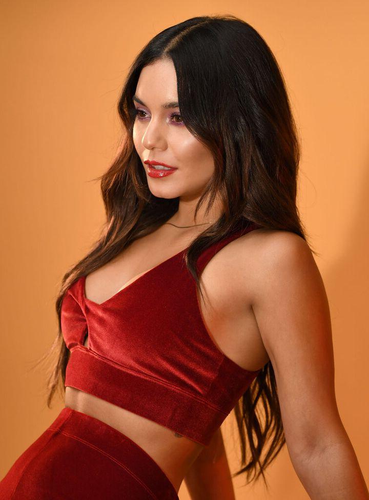 25P Vanessa Hudgens nude