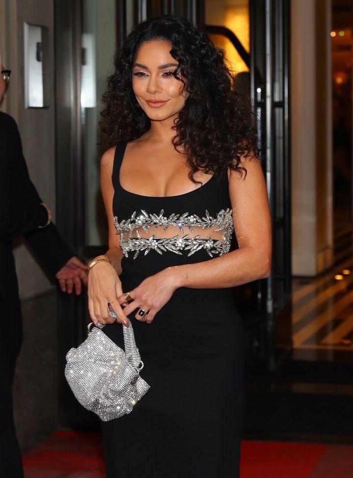 25P Vanessa Hudgens nude