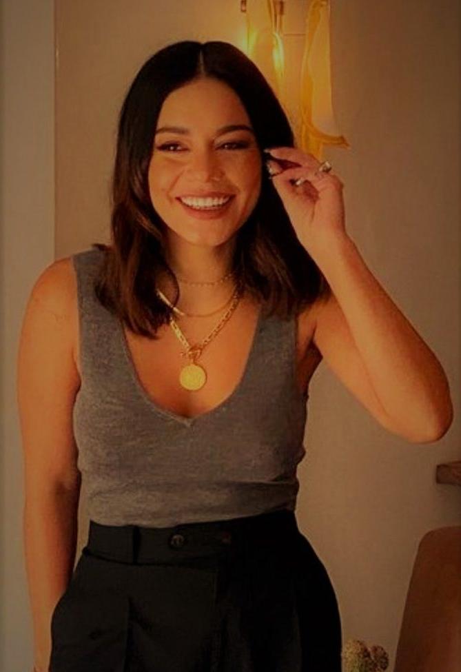 25P Vanessa Hudgens nude