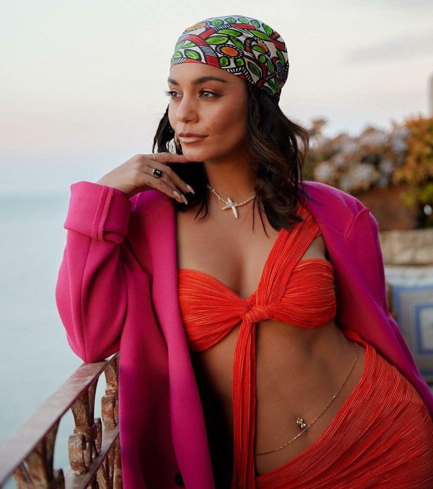 25P Vanessa Hudgens nude