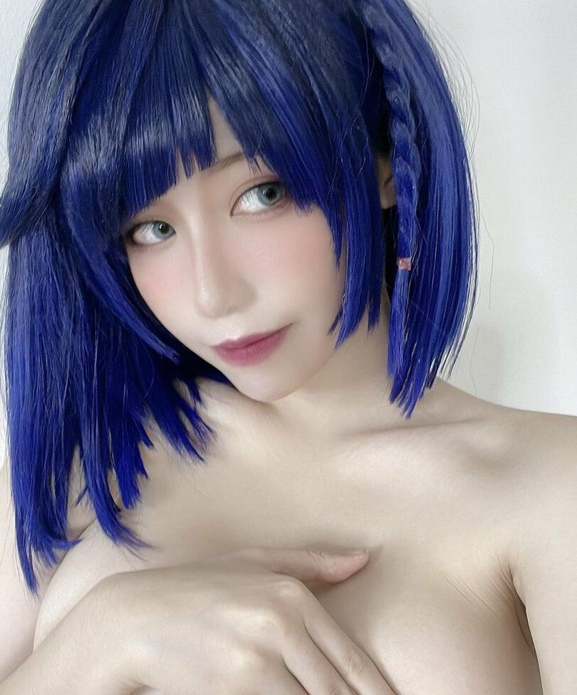 25P Ain Nguyen nude