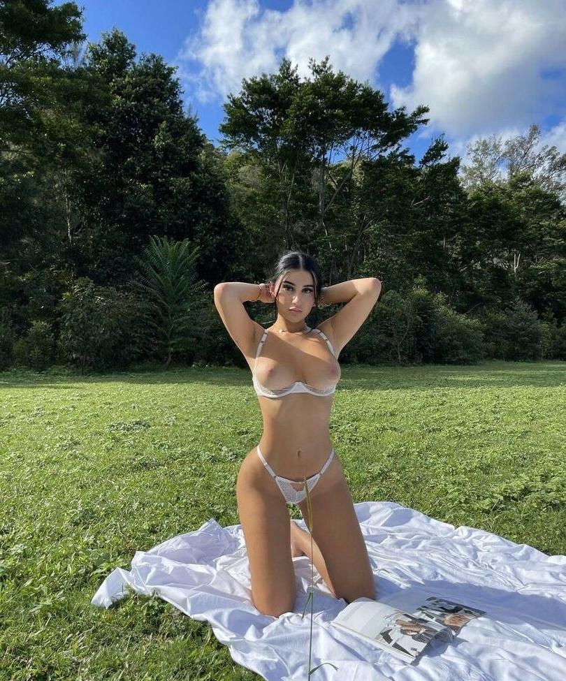 25P Mikaela Testa nude