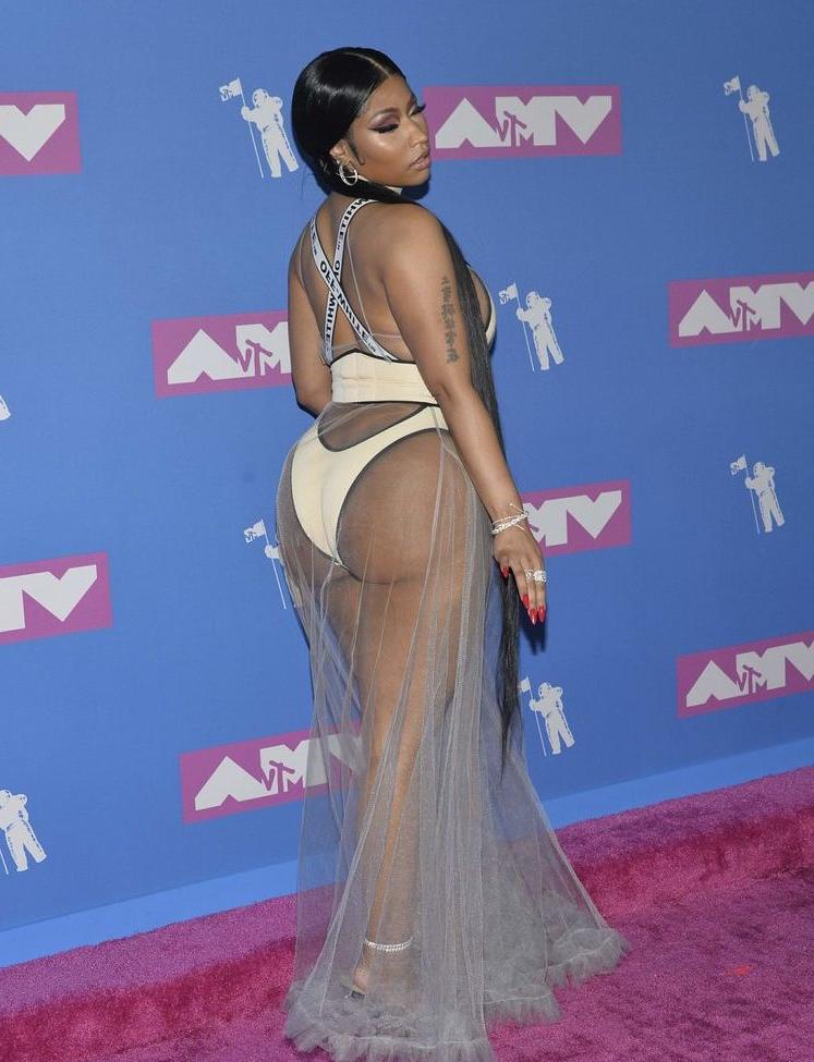 25P Nicki Minaj nackt