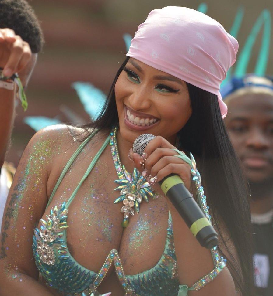 25P Nicki Minaj nackt
