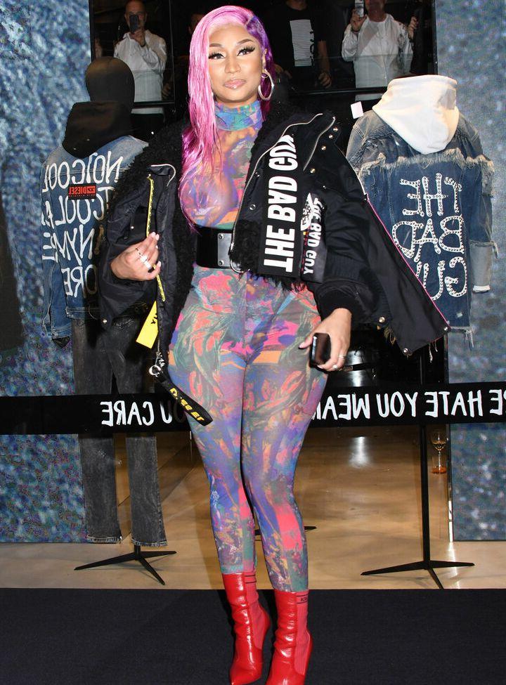 25P Nicki Minaj nackt