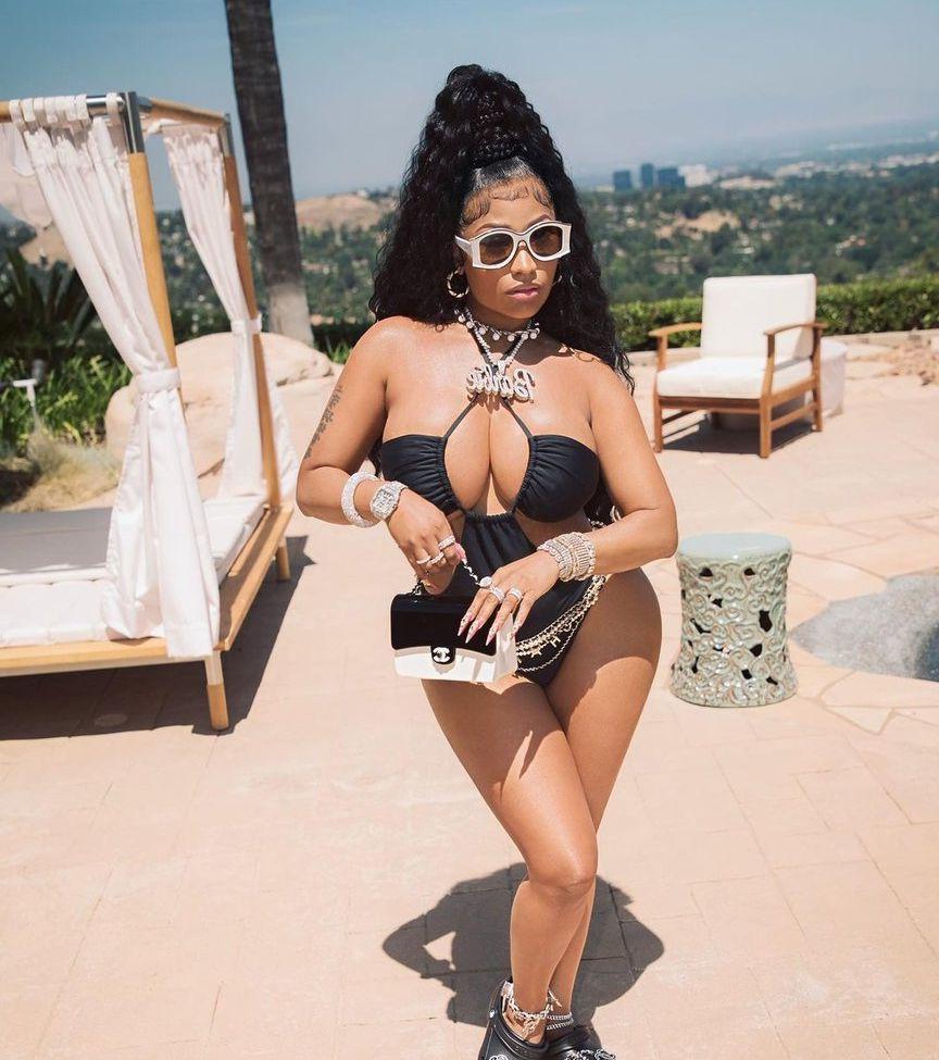 25P Nicki Minaj nackt
