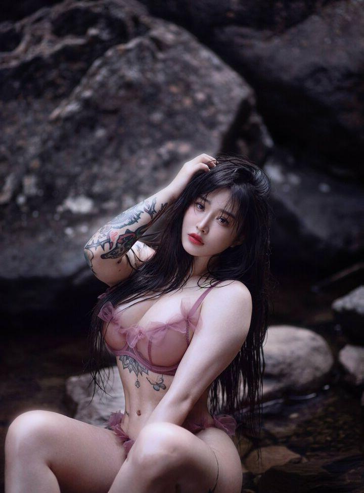 25P Songyuxin Hitomi nude