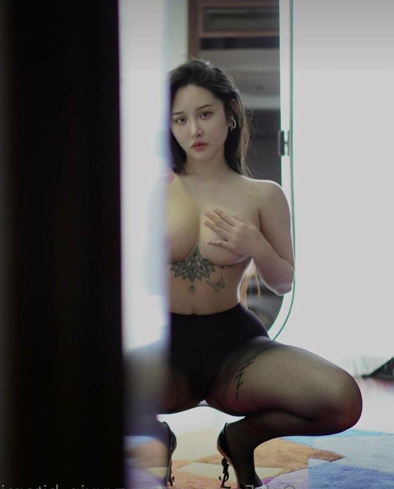 25P Songyuxin Hitomi nude