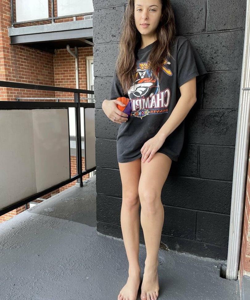25P Leah Gotti nude