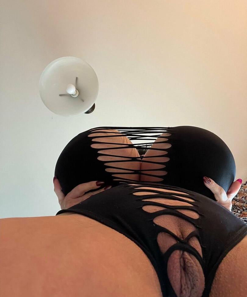 25P Brittany Elizabeth nude