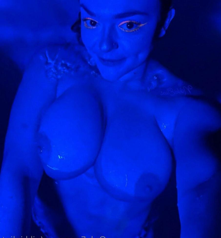 25P Nikki Eliot nude
