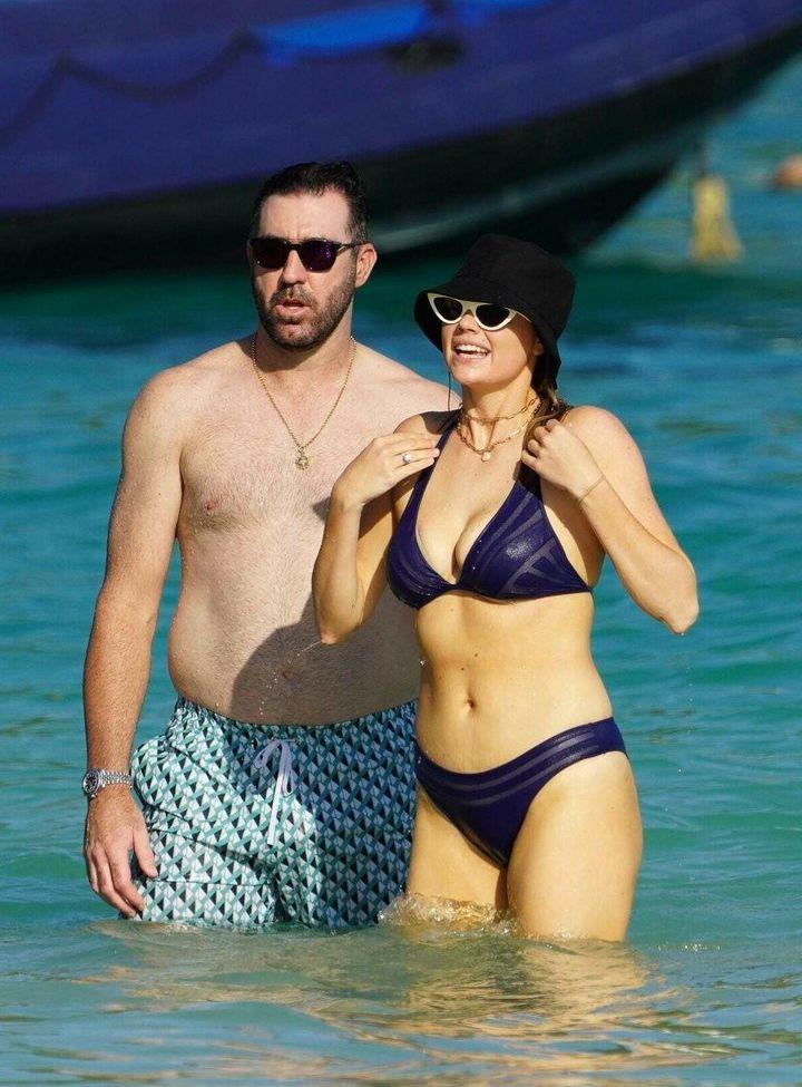 25P Kate Upton nude