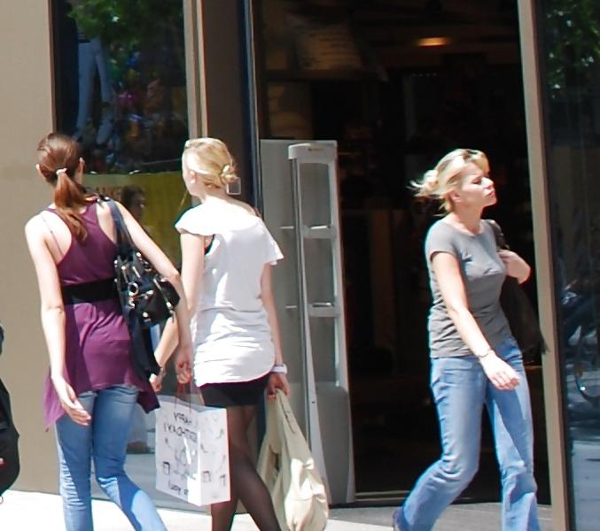 25P STREET VOYEUR - HORNY TEEN PUSSYS - COMMENT PLS