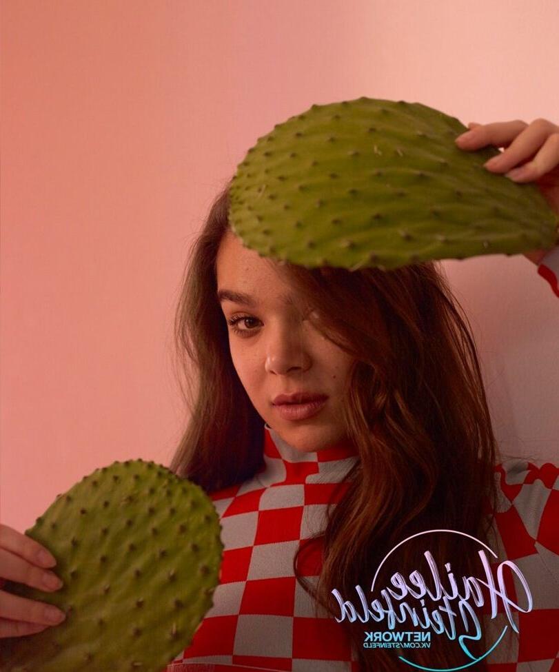 25P Hailee Steinfeld nude