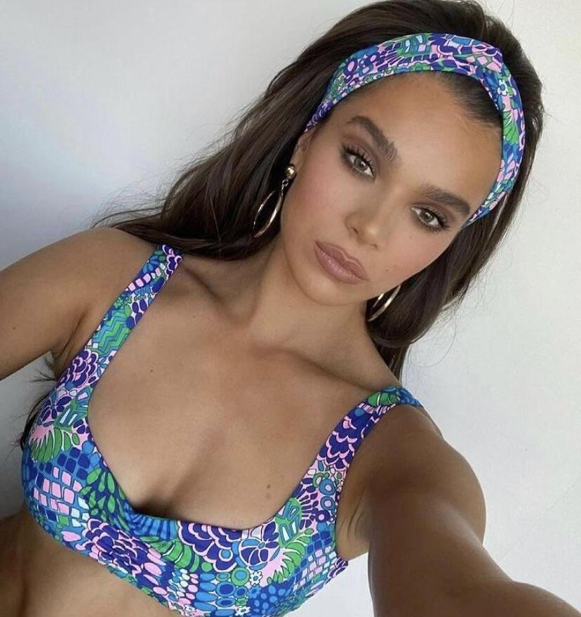 25P Hailee Steinfeld nude