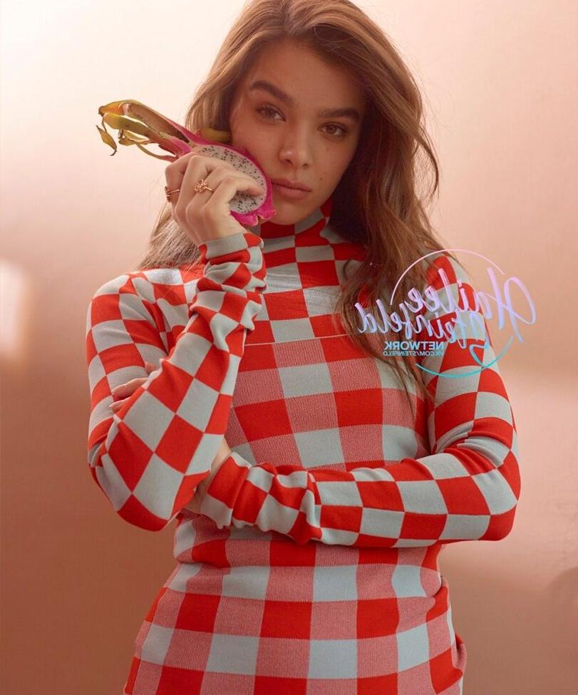 25P Hailee Steinfeld nude