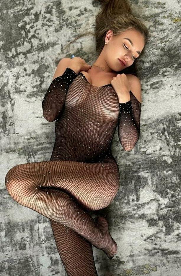 25P Laura Müller nude