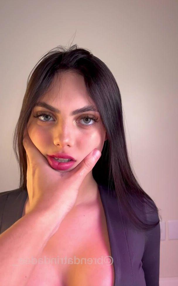 25P Brenda Trindade nude