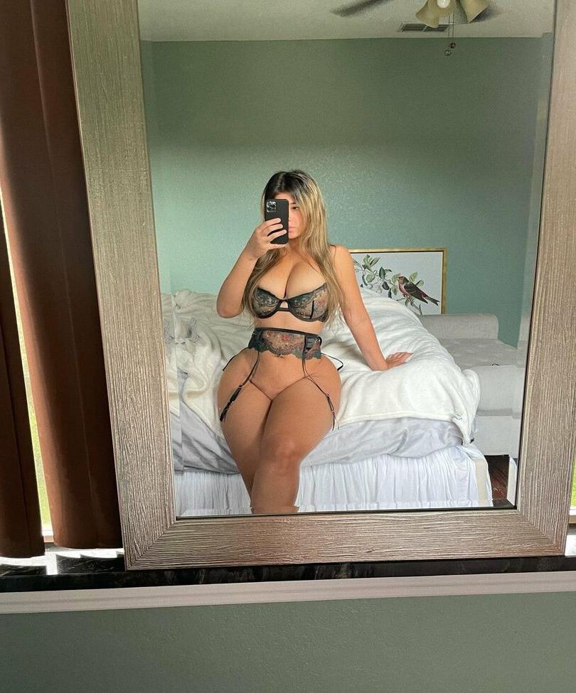 25P Natalie Monroe nude