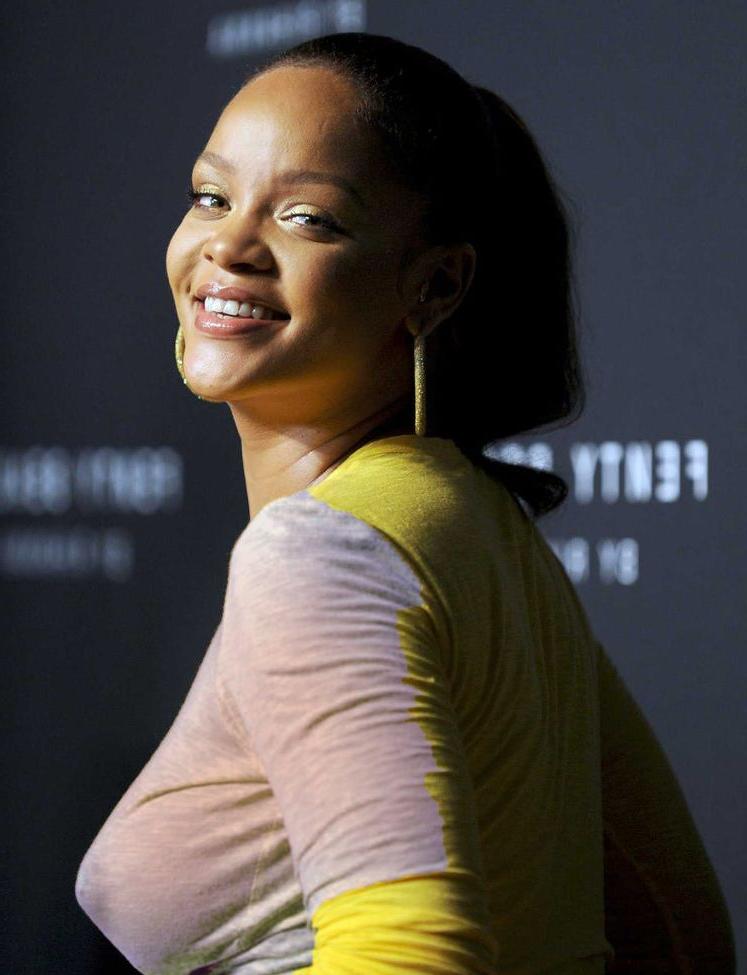 25P Rihanna nude