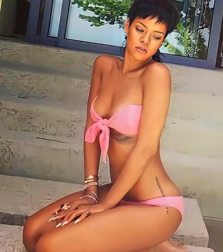 25P Rihanna nude