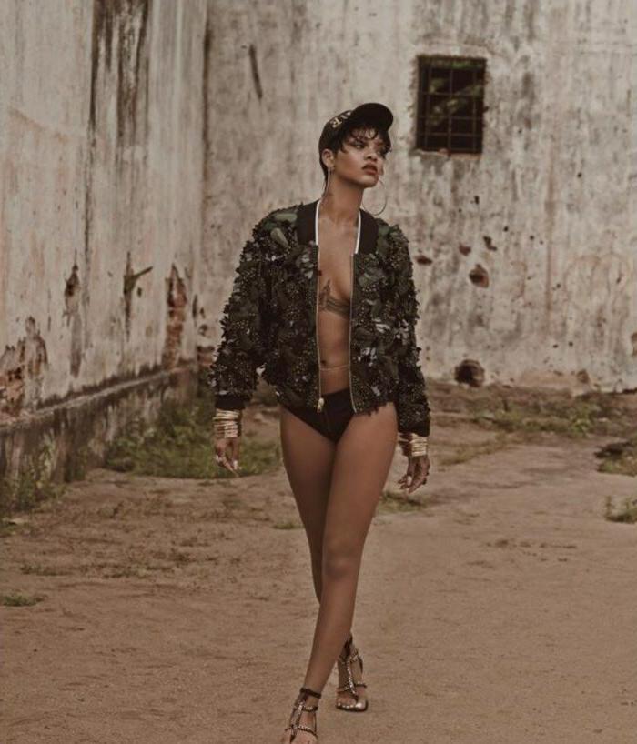 25P Rihanna nude