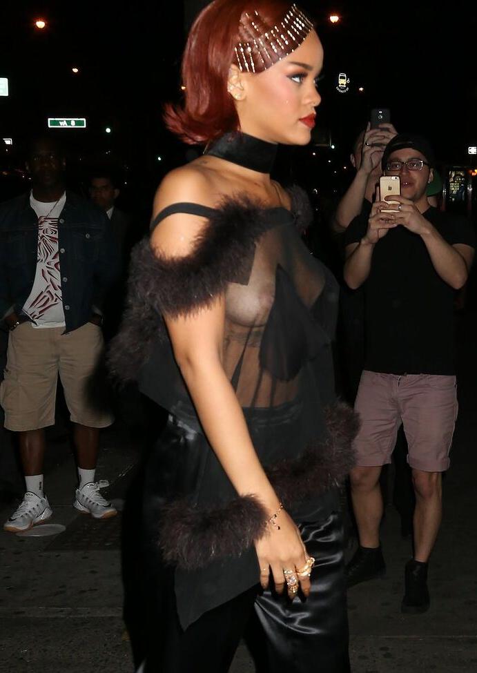 25P Rihanna nude